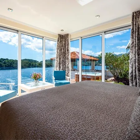 Вилла K Dubrovnik - Five Bedroom With Private Sea Access Затон