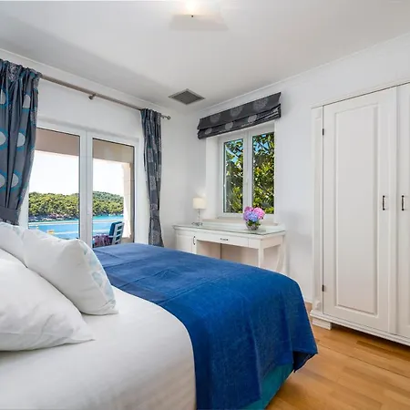 K Dubrovnik - Five Bedroom With Private Sea Access Затон