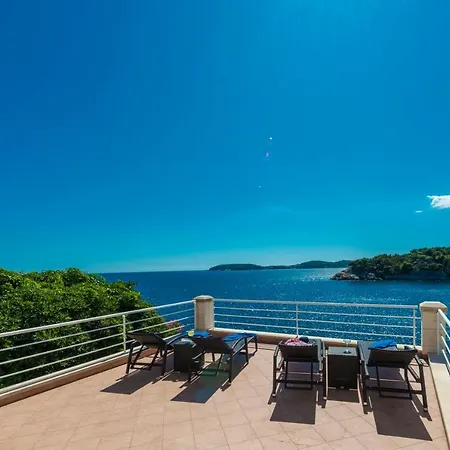 Вилла K Dubrovnik - Five Bedroom With Private Sea Access Затон